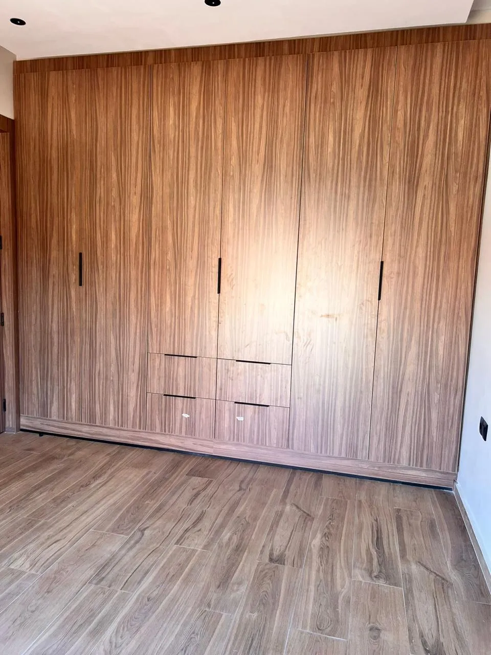 Walk-in closet with custom drawers — Trend Bois