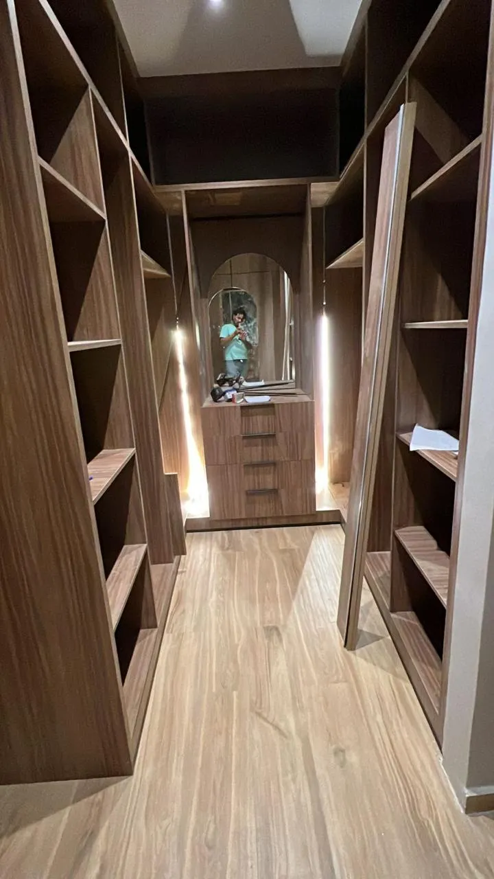 Elegant custom walk-in closet — Trend Bois Morocco