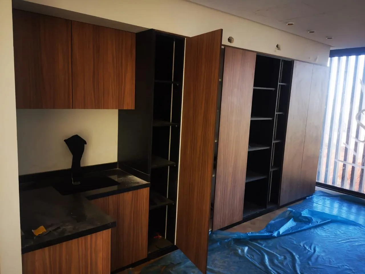 High-end walk-in closet fit-out — Trend Bois