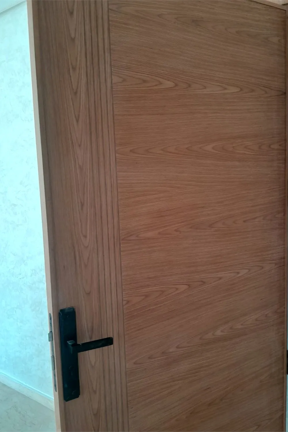 Porte en noyer sur mesure — Trend Bois